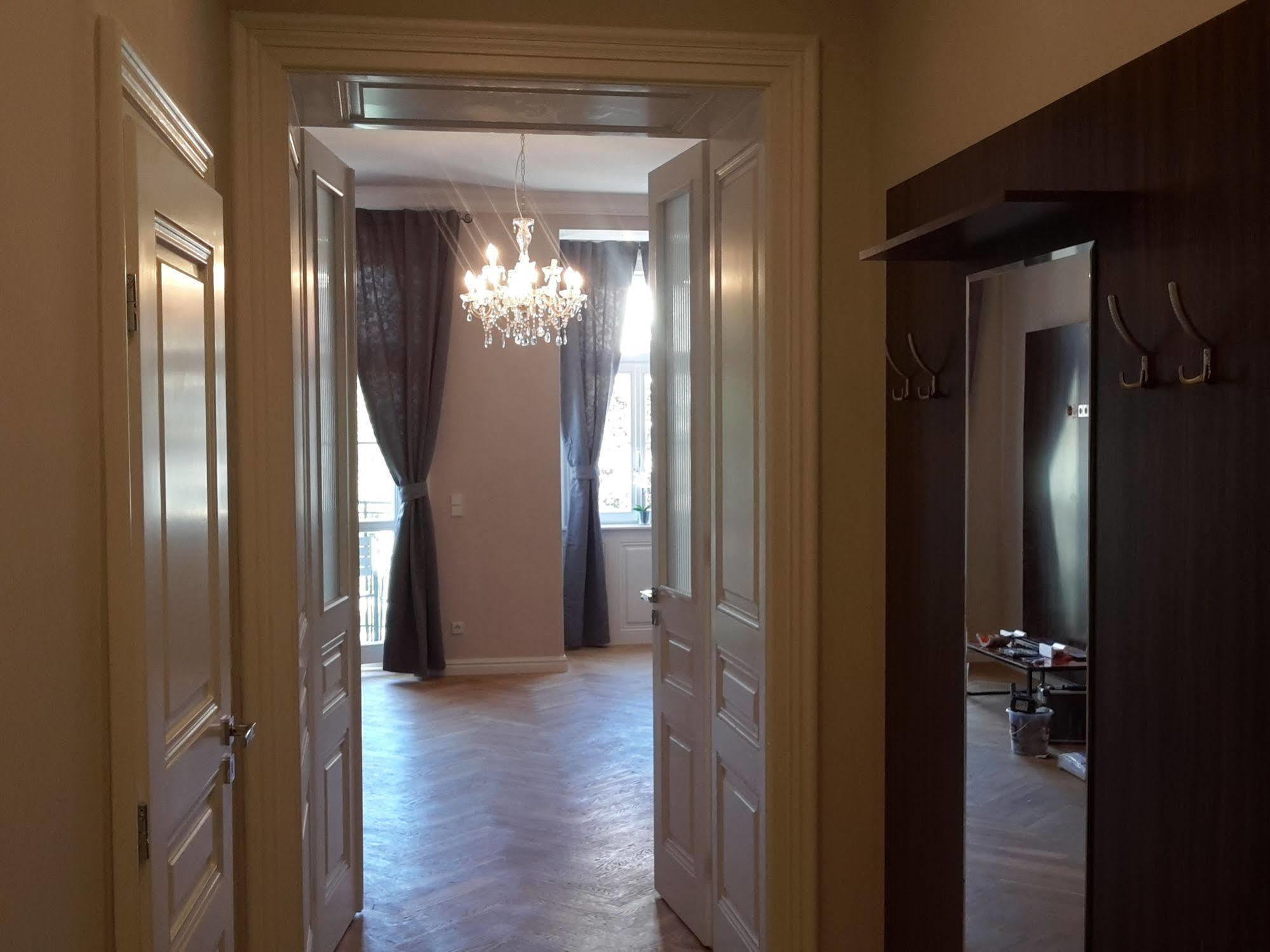 Imperial Schonbrunn Apartment *