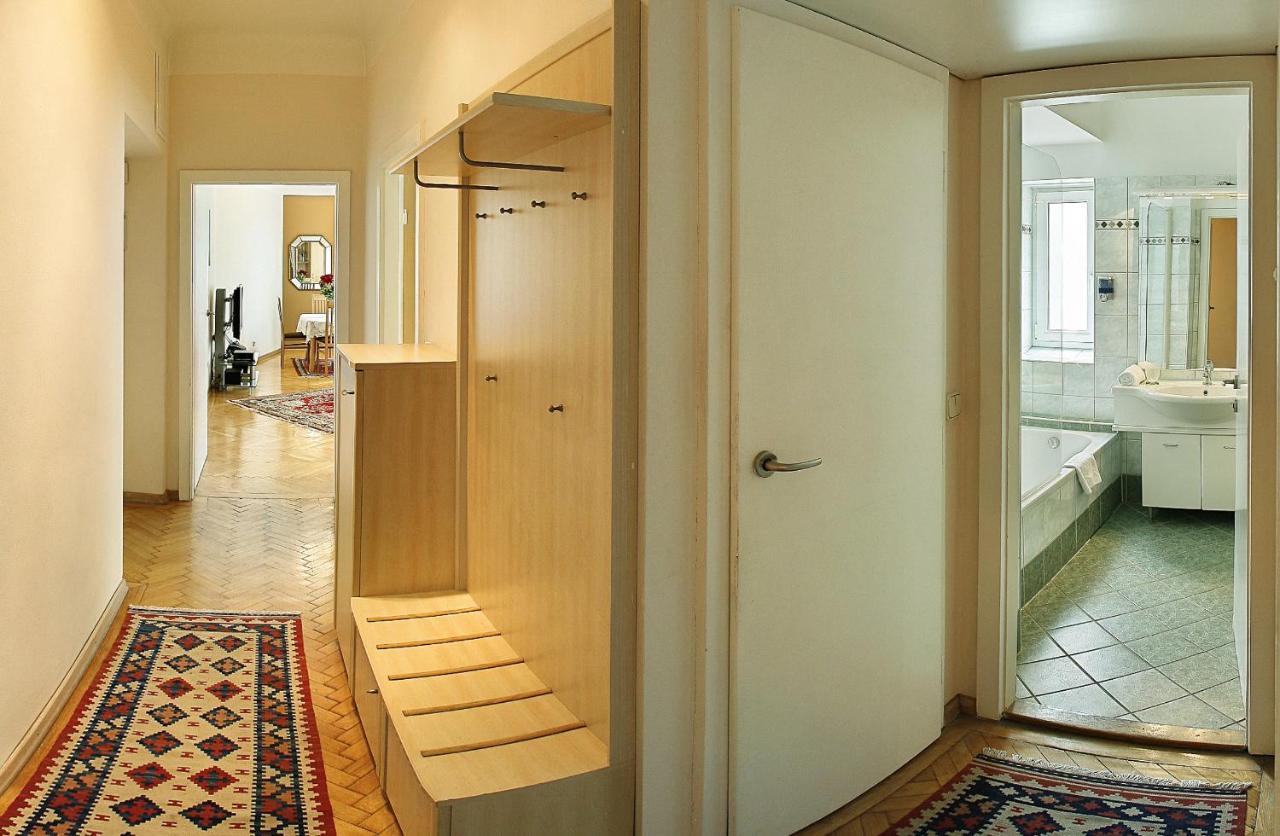 - Cav Aparthotel