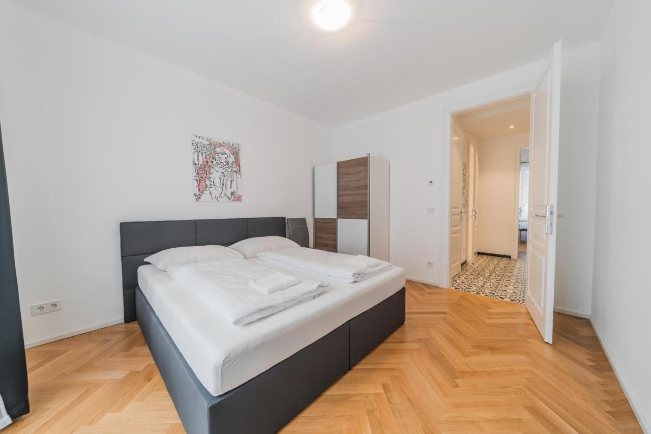 Edelweiss City State Opera Apartment *