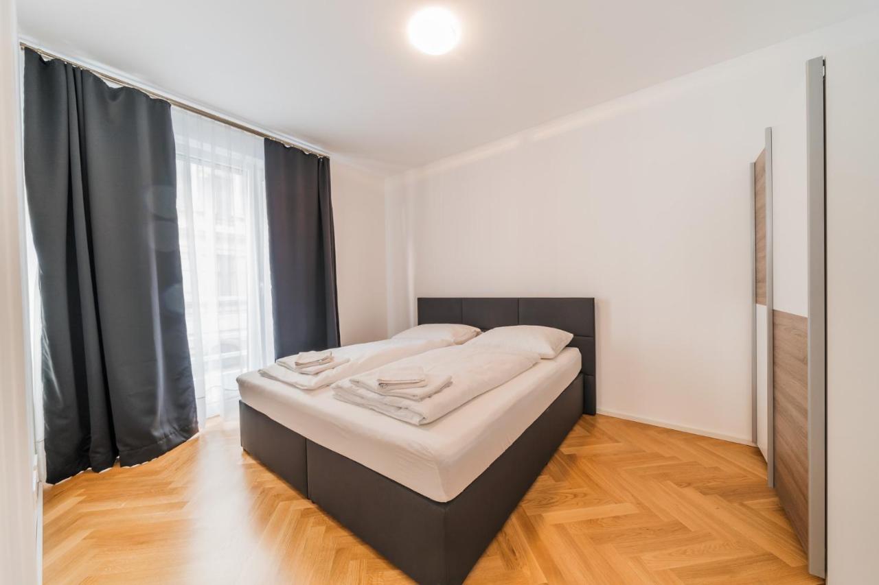 Edelweiss City State Opera Apartment *