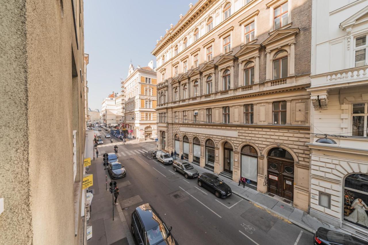 Edelweiss City State Opera Wien