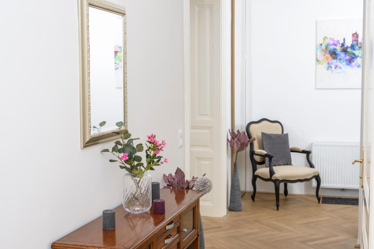 Apartment Senator Stephansplatz By Ichbucheat *