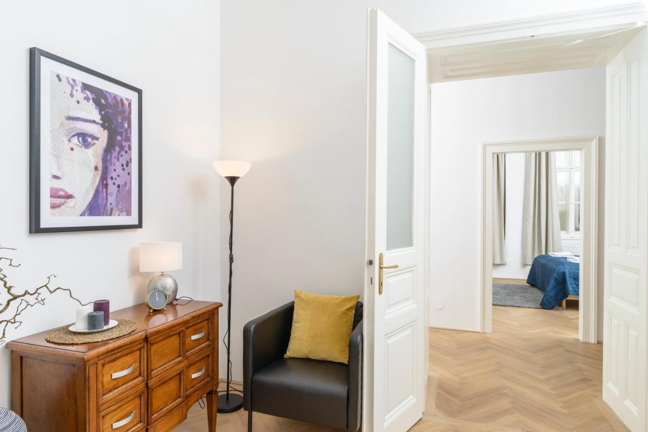 Senator Stephansplatz By Ichbucheat Apartment