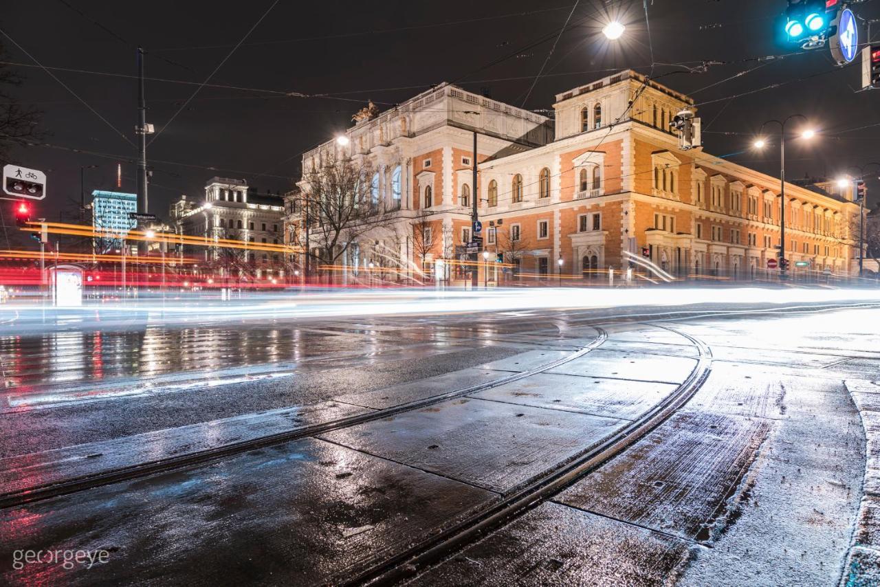 Rooftop Borse By Ichbucheat Vienna