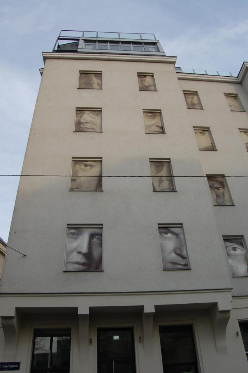 Apollo 2* Vienna