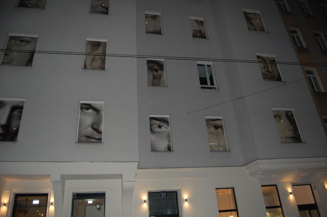 Apollo 2* Vienna