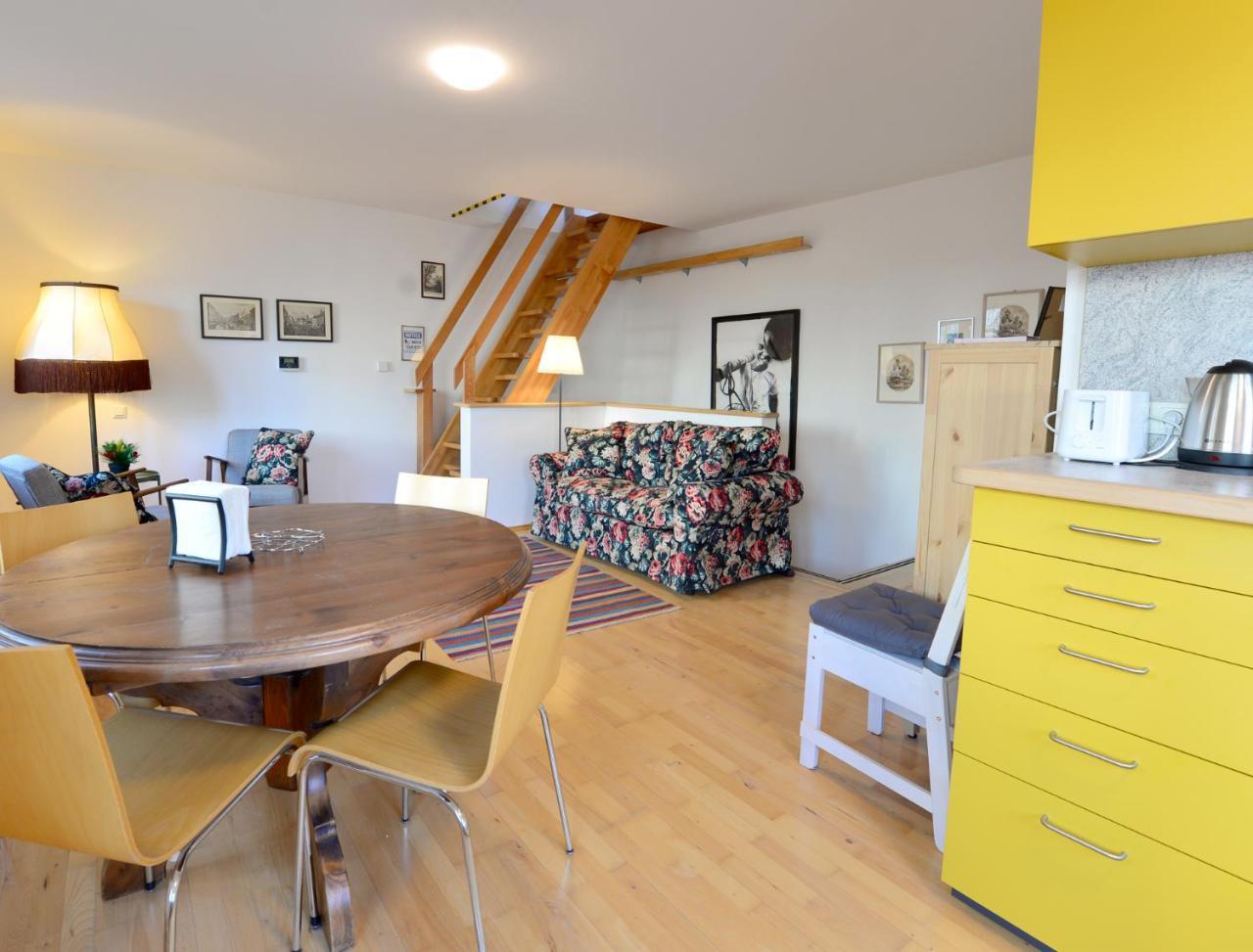 House With Courtyard & Parking Close To Stadtpark *