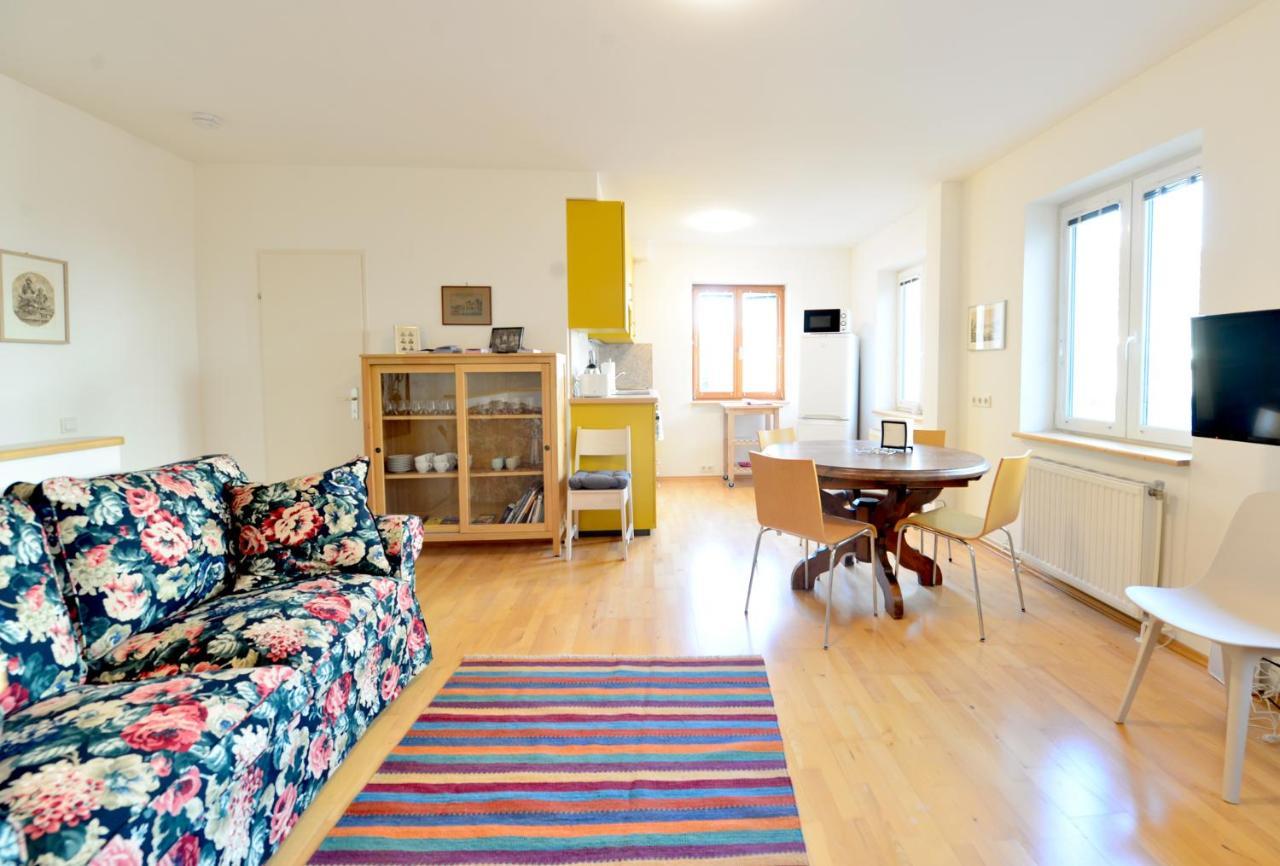 House With Courtyard & Parking Close To Stadtpark Holiday home *