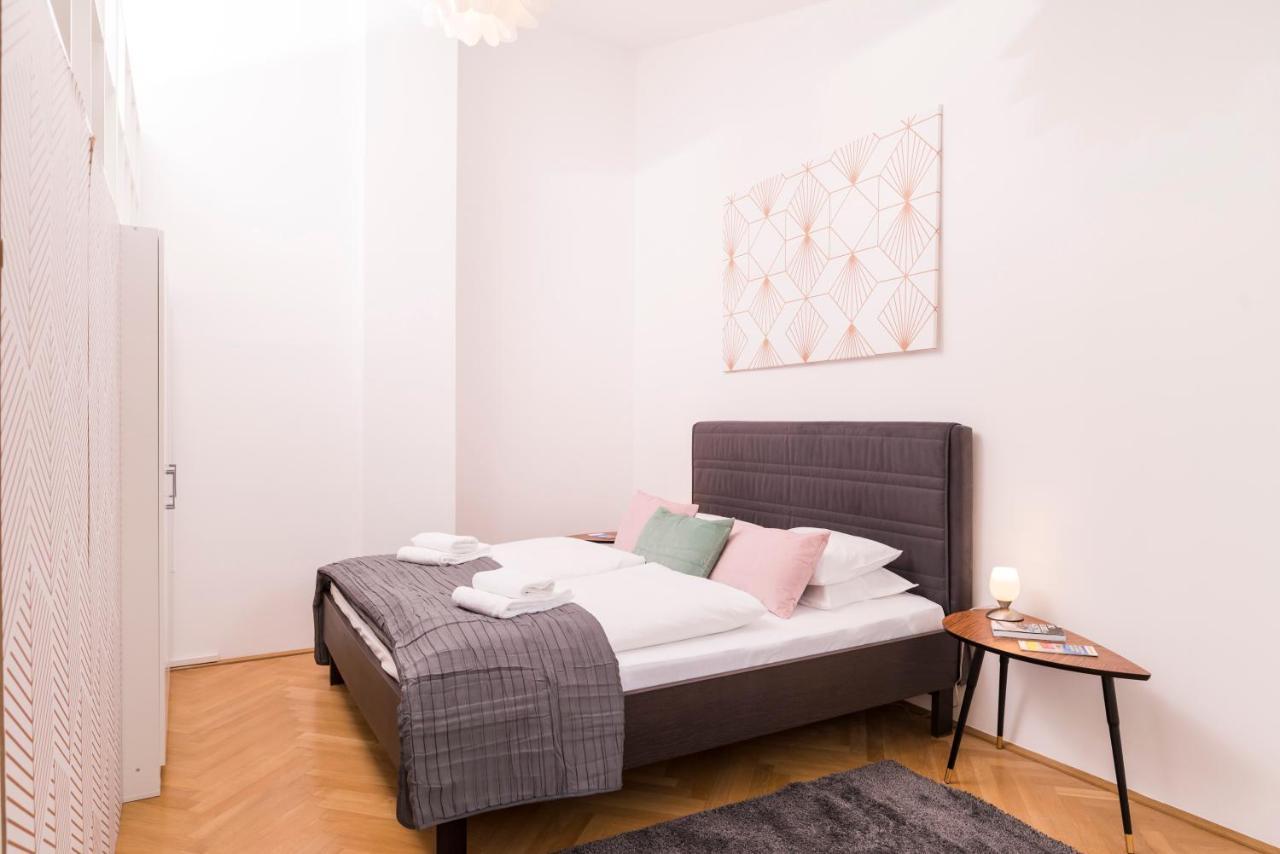 Rooftop Studio Borse By Ichbucheat Apartment