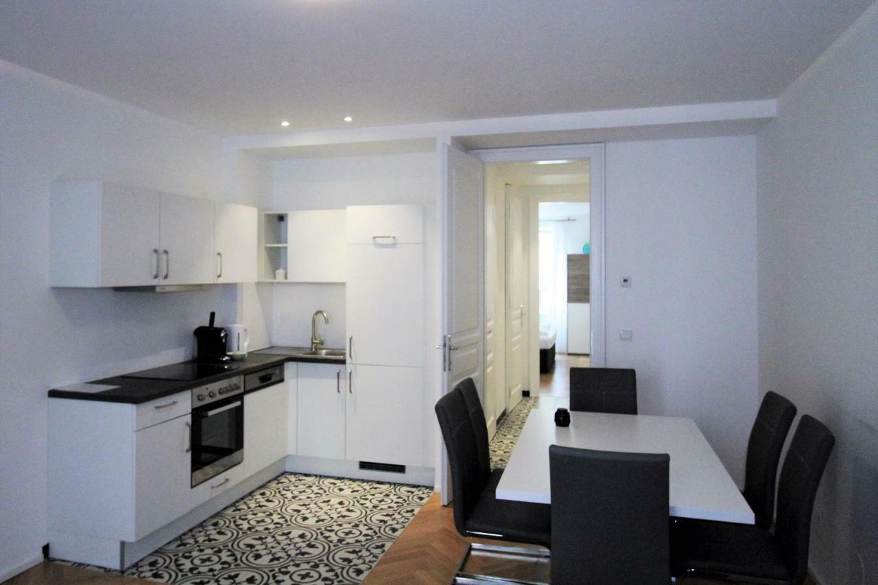 Edelweiss City State Opera Apartment *
