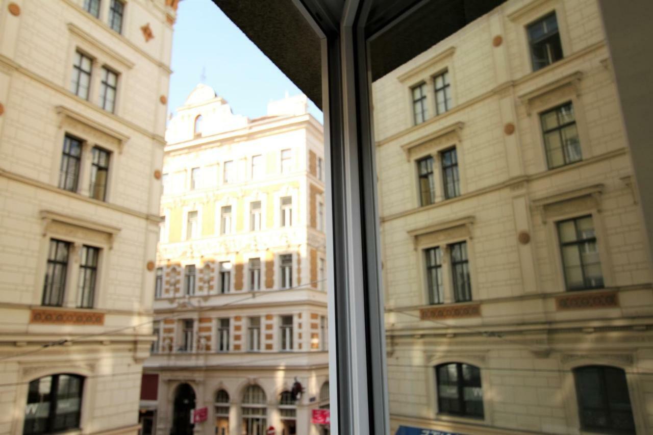 Edelweiss City State Opera * Wien