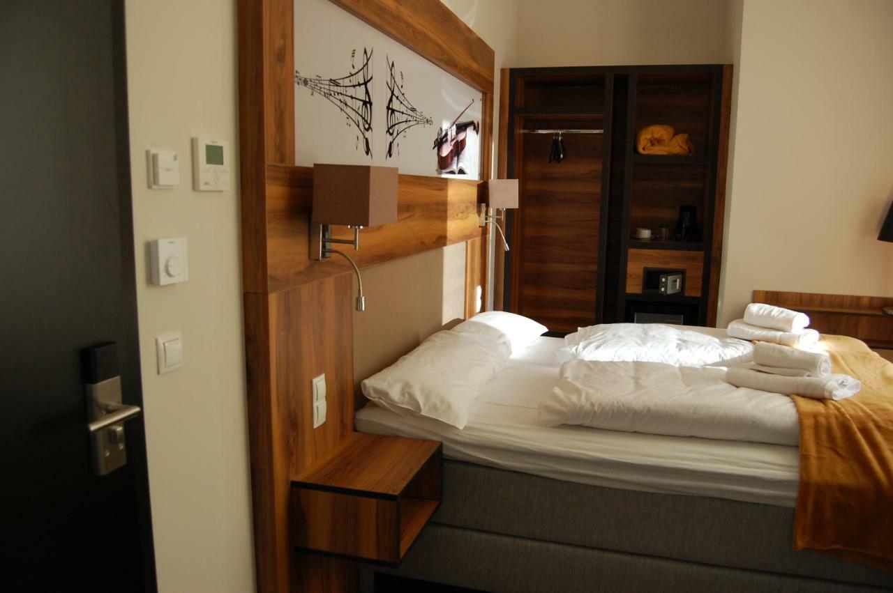 Apollo Hotel 2*