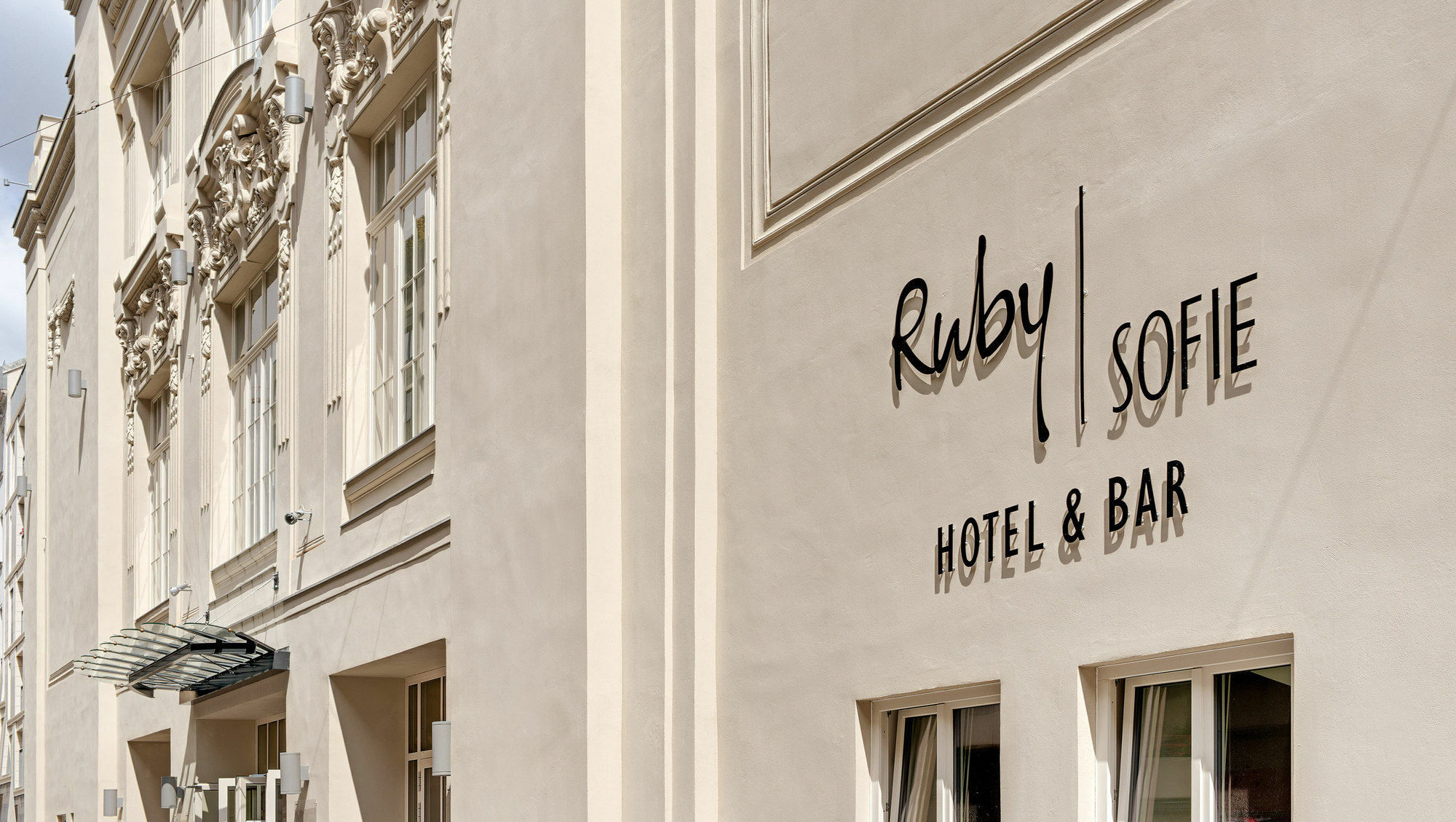 Ruby Sofie 4*