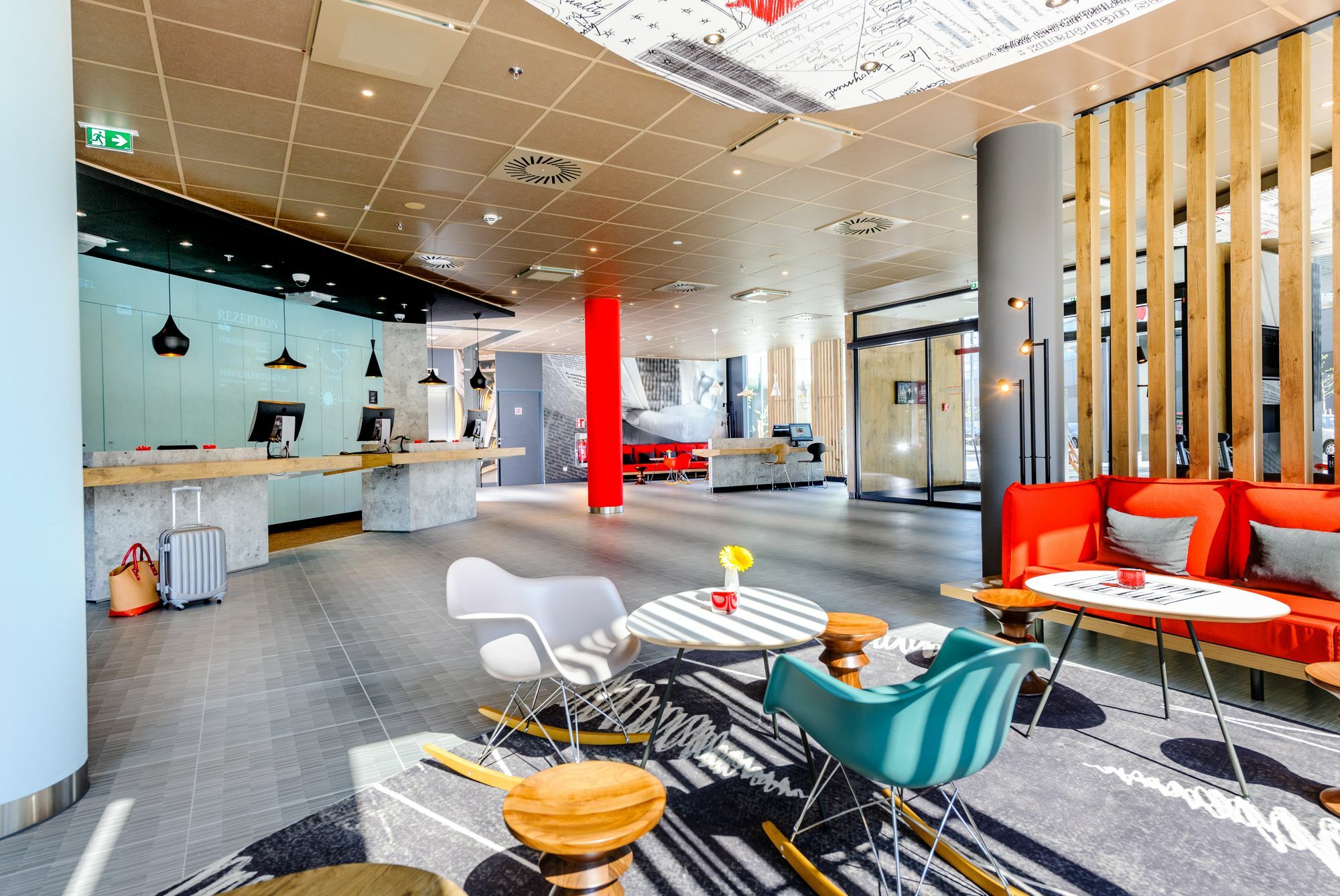 Ibis Hauptbahnhof Hotel 3*