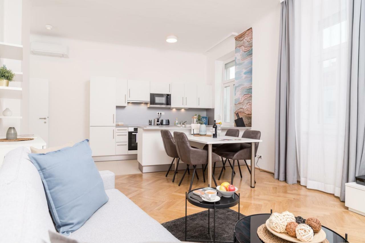 Apartment Stadlau Live By Ichbucheat *