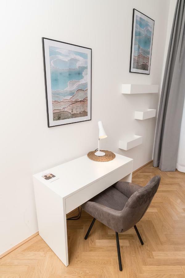 Apartment Stadlau Live By Ichbucheat *