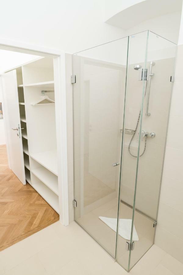 Apartment Stadlau Live By Ichbucheat Wien