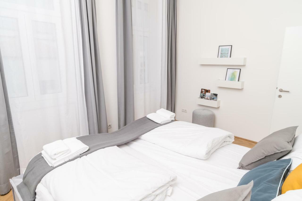 Apartment Stadlau Live By Ichbucheat Wien