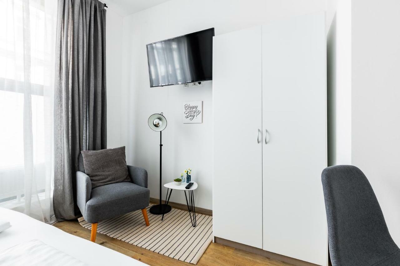 Budget West With Shared Kitchen Apartment *