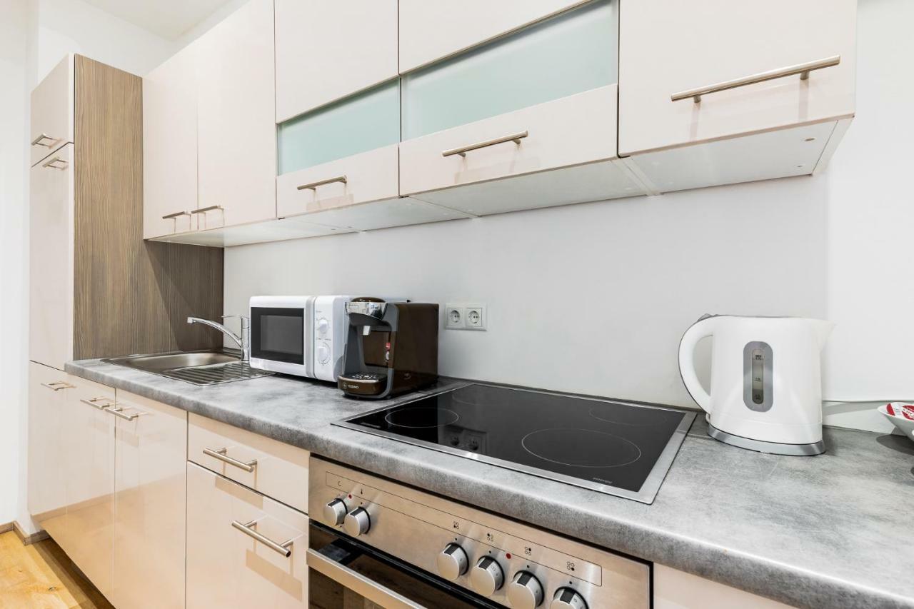Budget West With Shared Kitchen