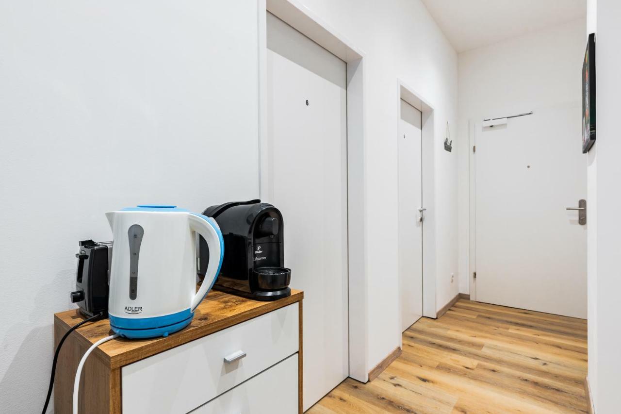 Budget West With Shared Kitchen Apartment