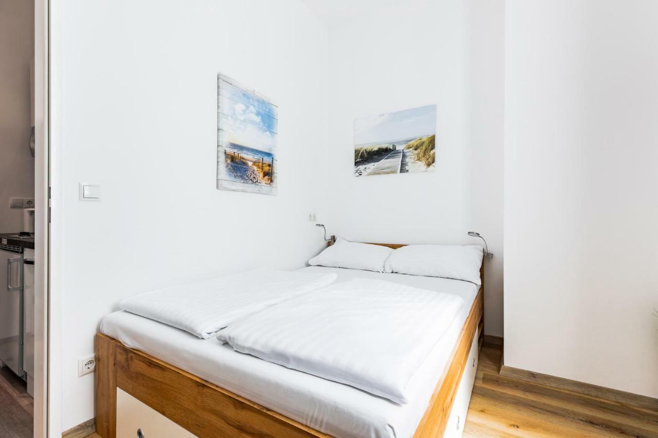 Budget West With Shared Kitchen Apartment