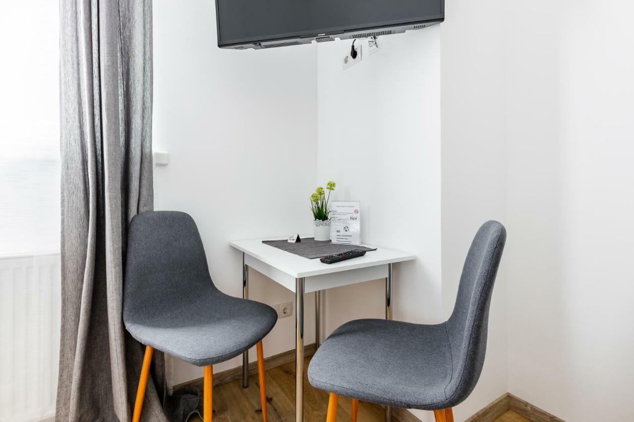 Budget West With Shared Kitchen Apartment