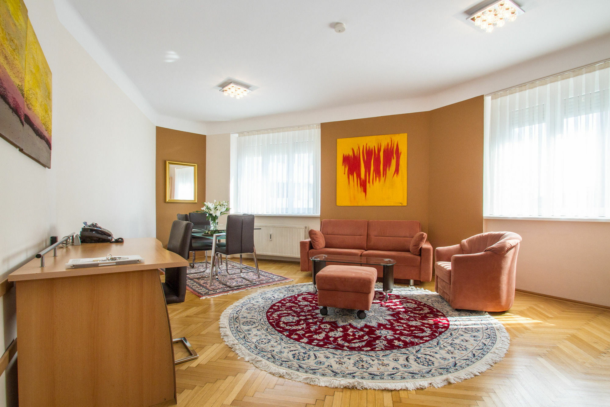 - Cav Aparthotel 4*