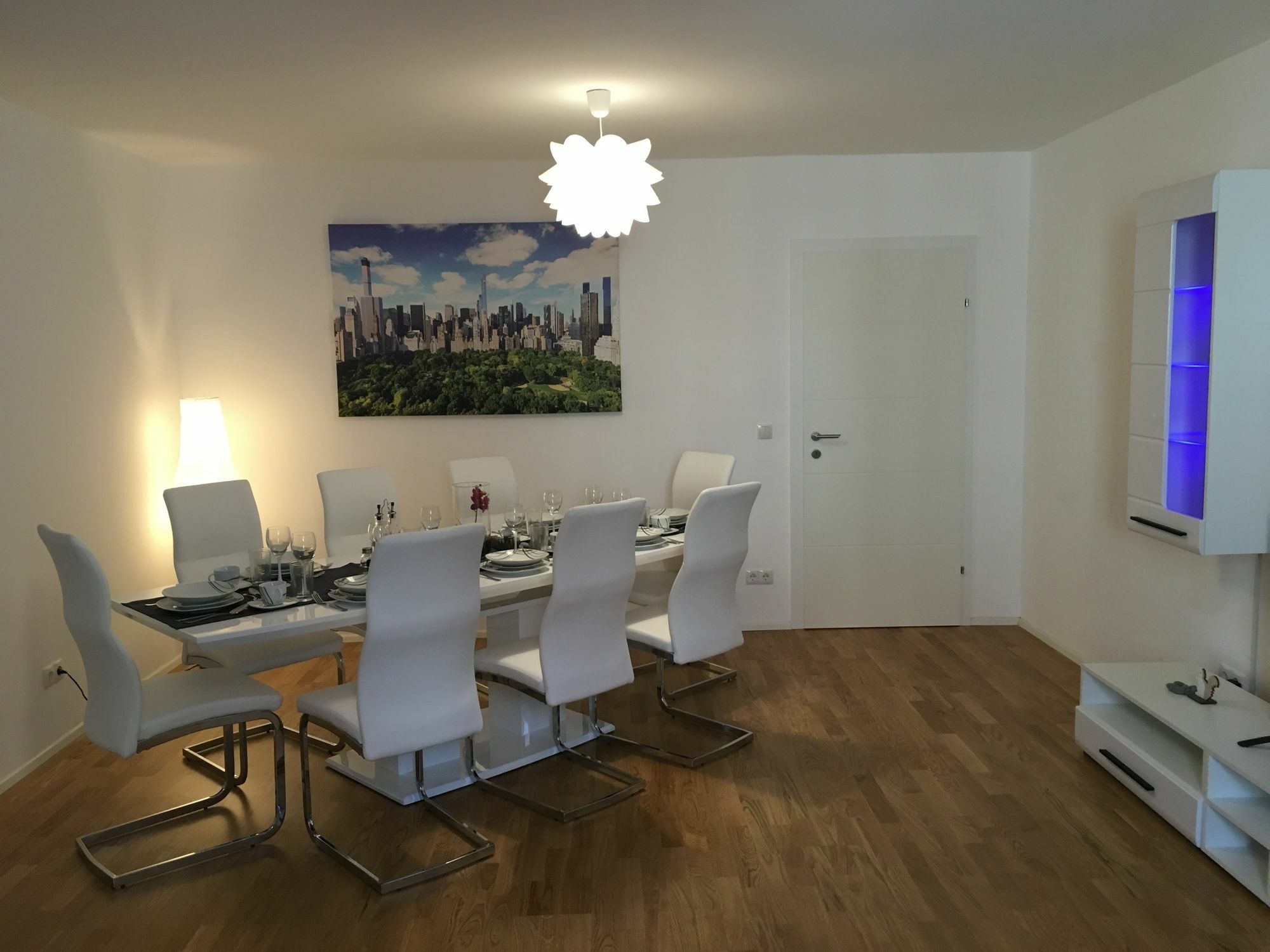 United Homes Apartment *