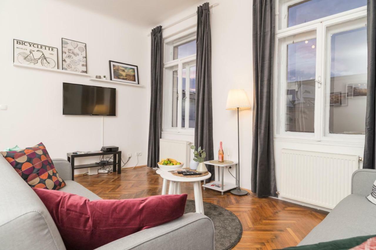 Spittelau Chillout Lounge By Ichbucheat