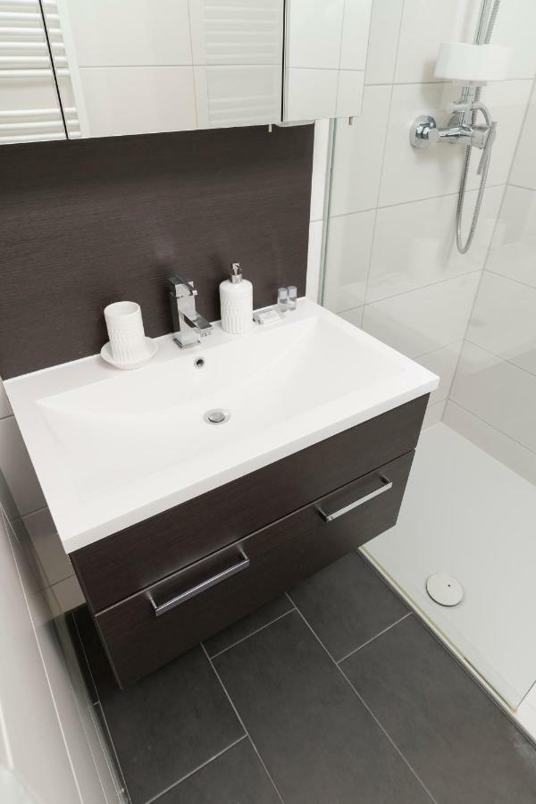 Spittelau Spacious Bright Contactless Selfcheckin Metro Train Station Apartment Vienna