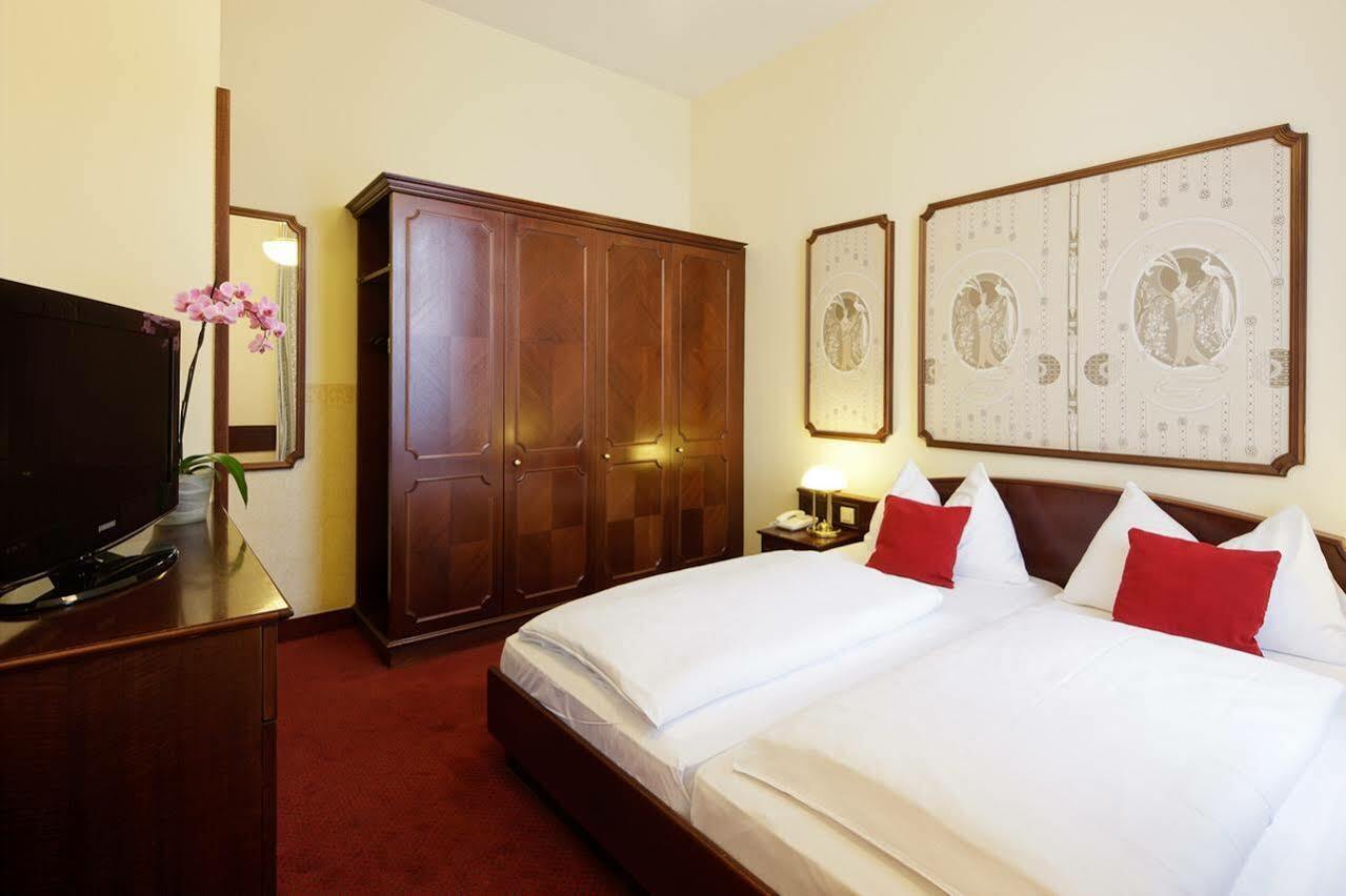 Theaterhotel & 4*