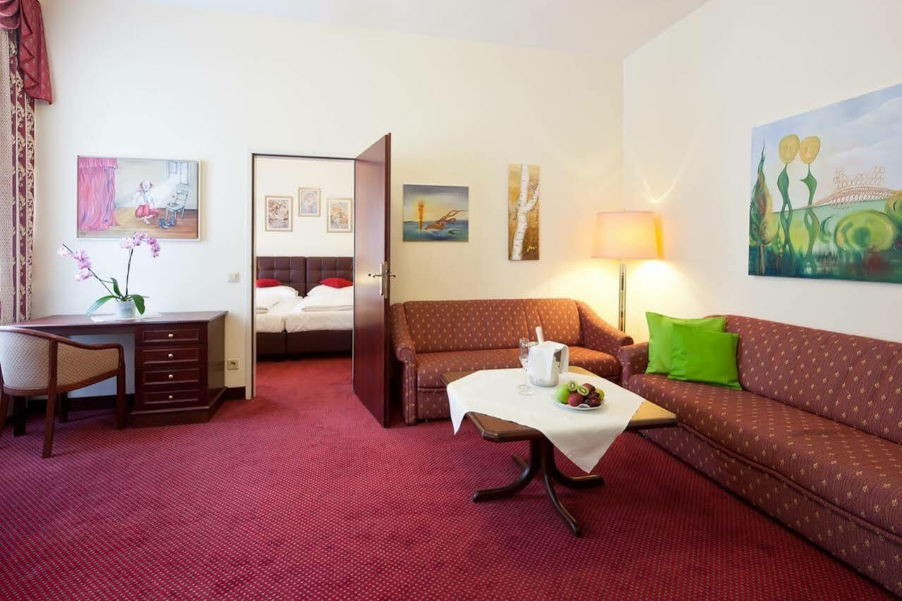 Theaterhotel &