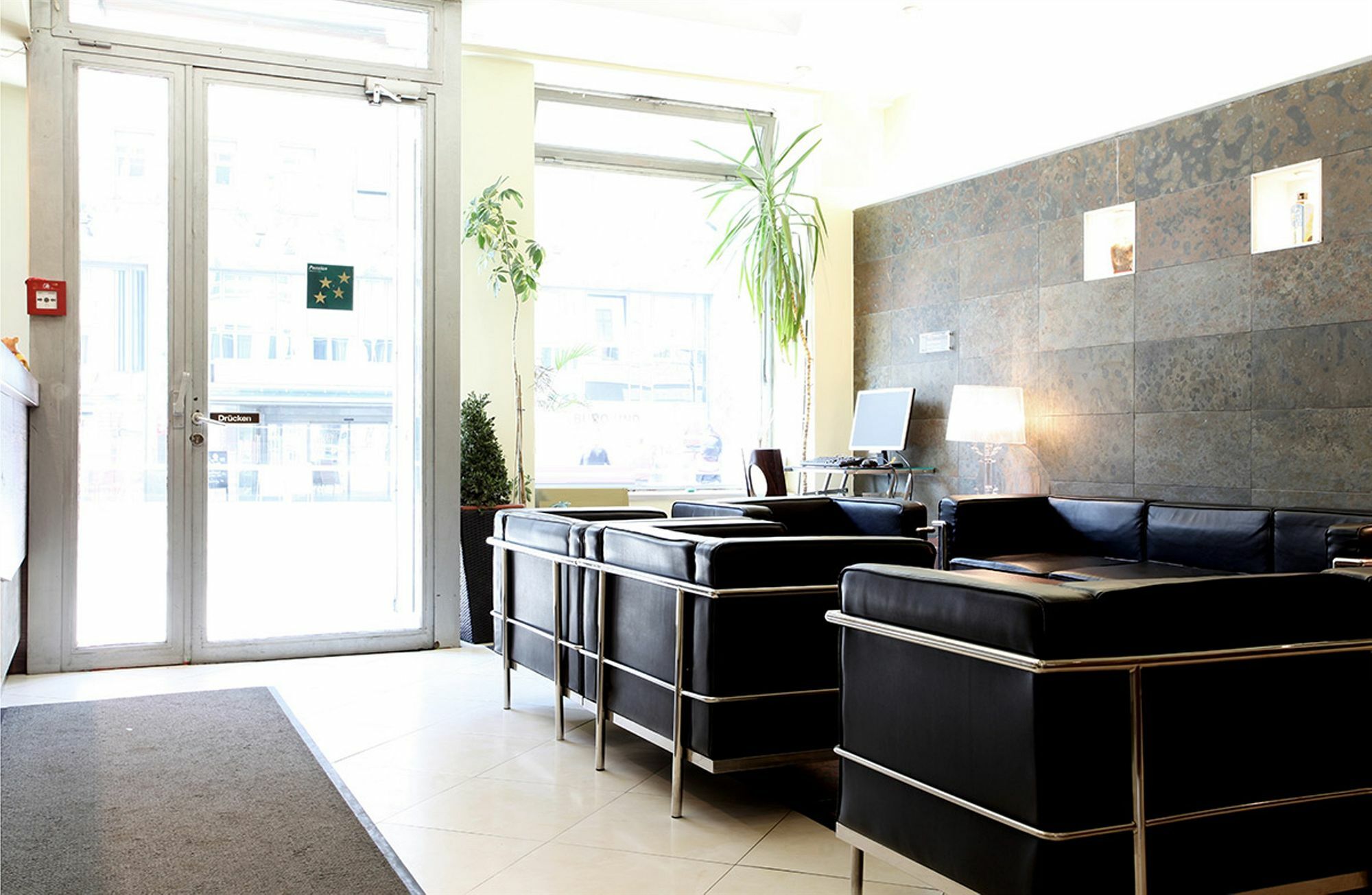 Hotel Attache L Contactless Check-in