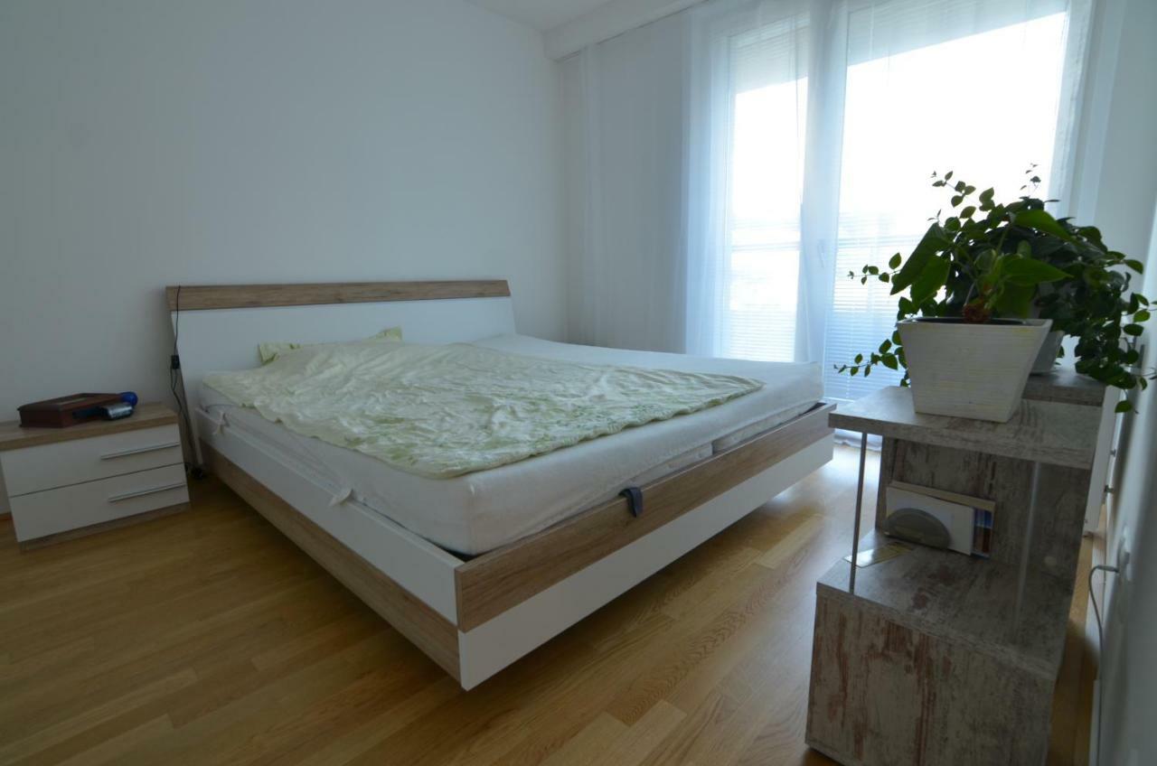 Apartamento With Parking On Premise