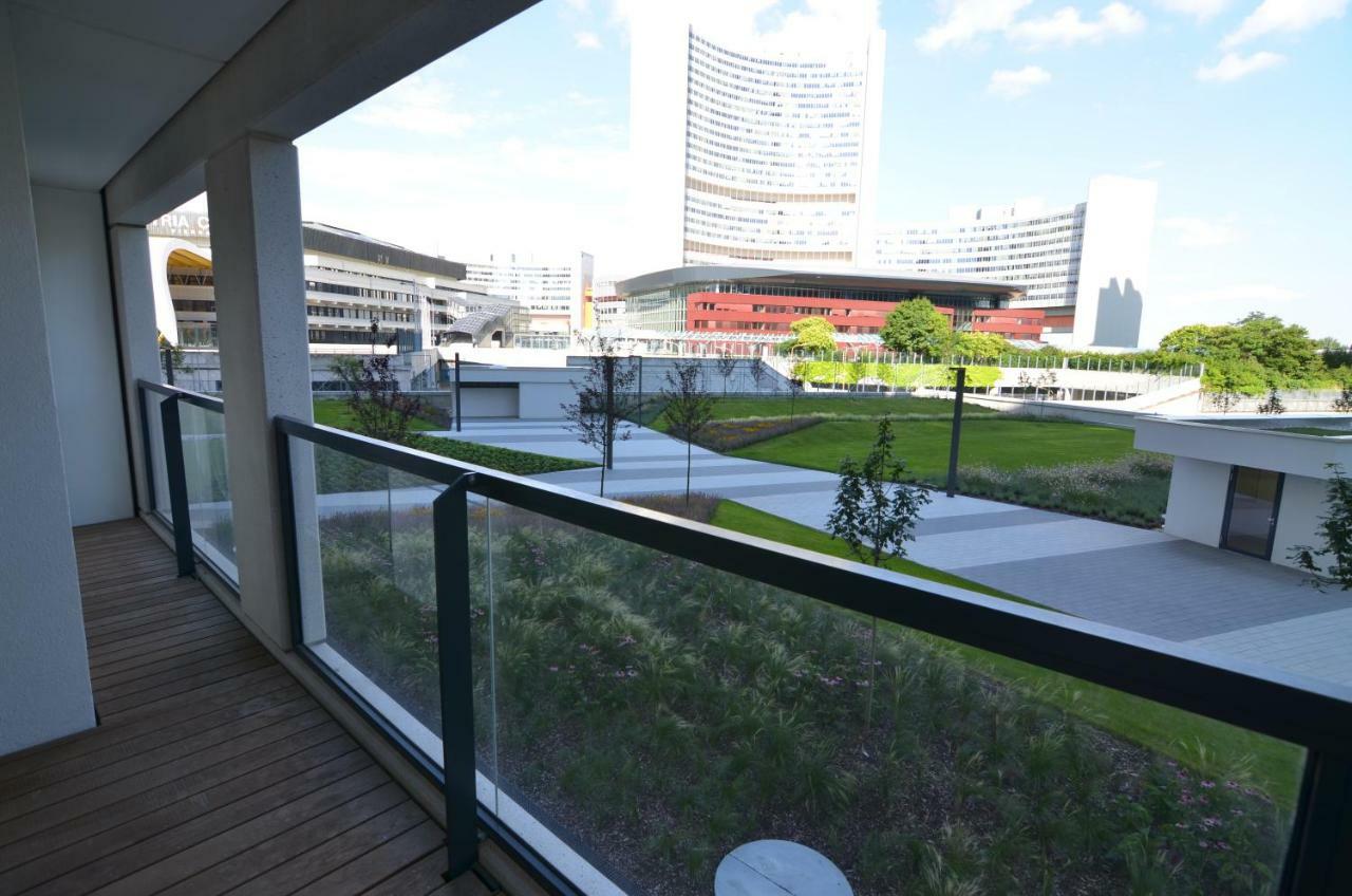 With Parking On Premise * Viena