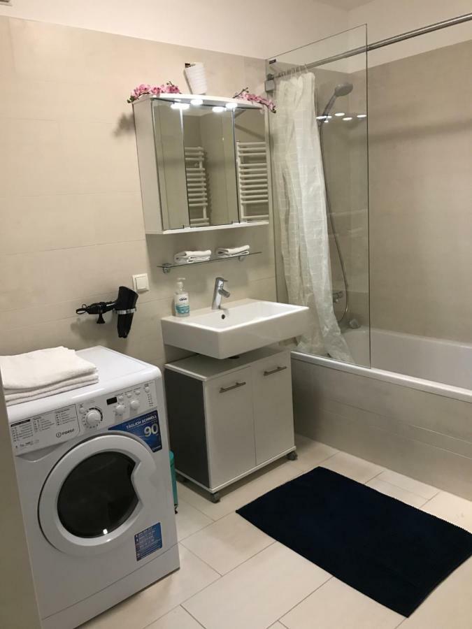 Apartamento With Parking On Premise *
