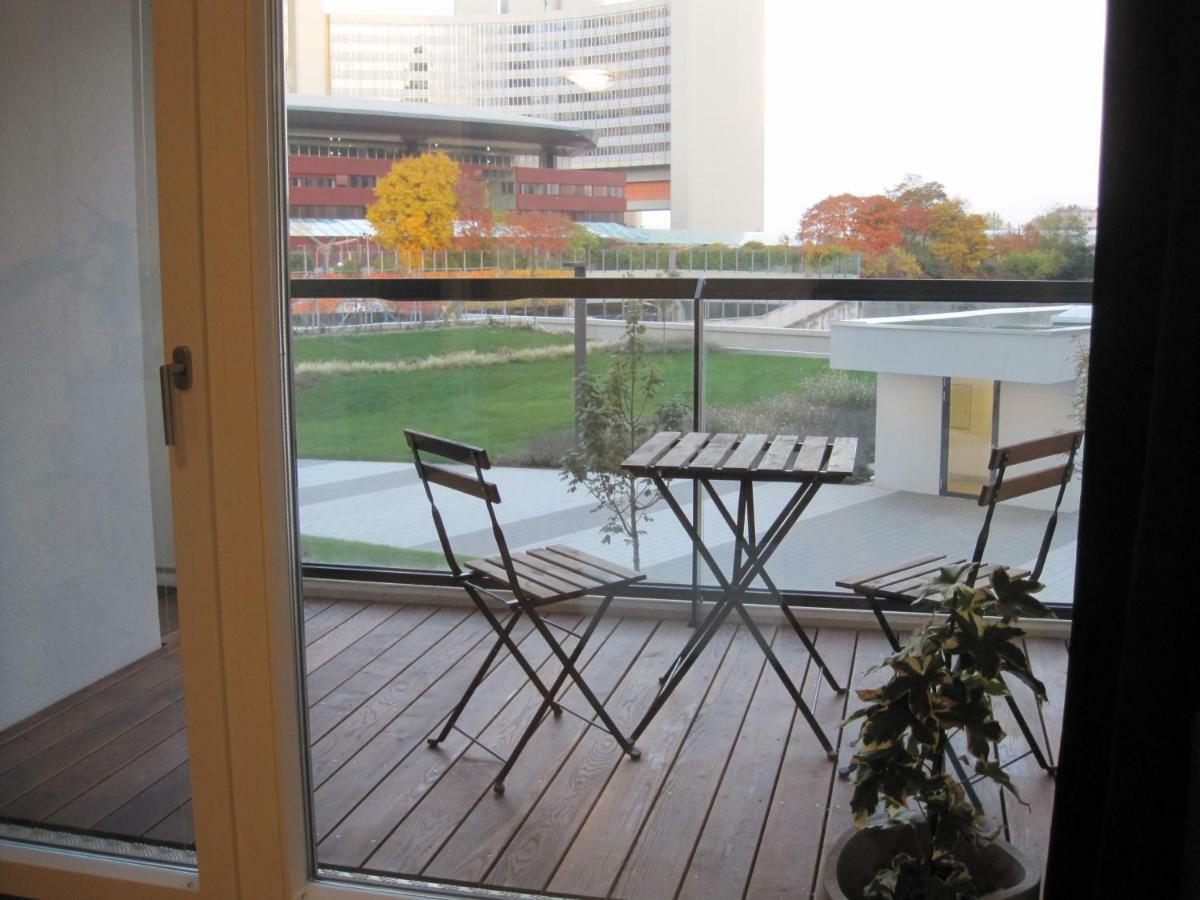 With Parking On Premise * Viena