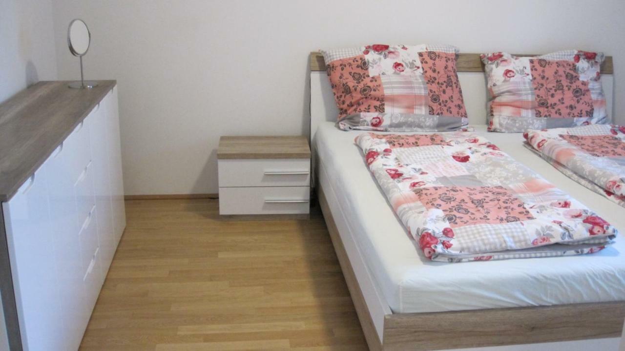 With Parking On Premise * Viena