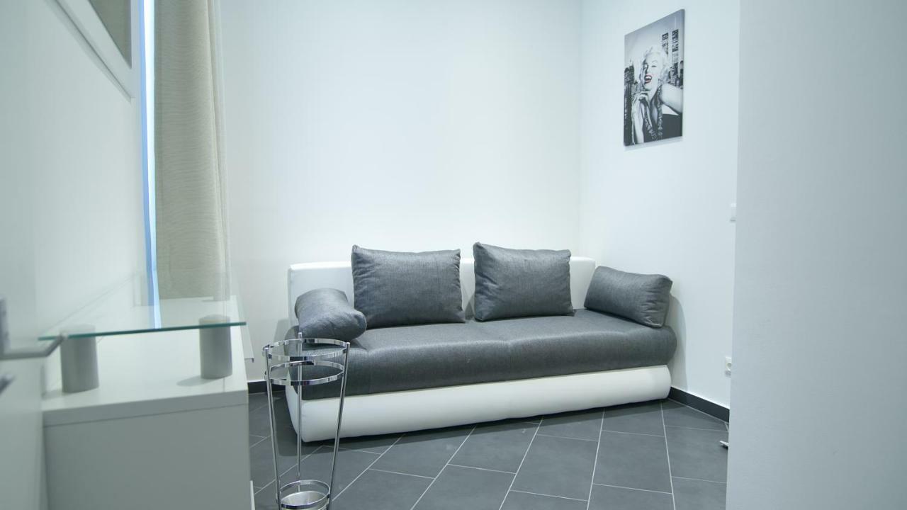 Lotus Apartment *