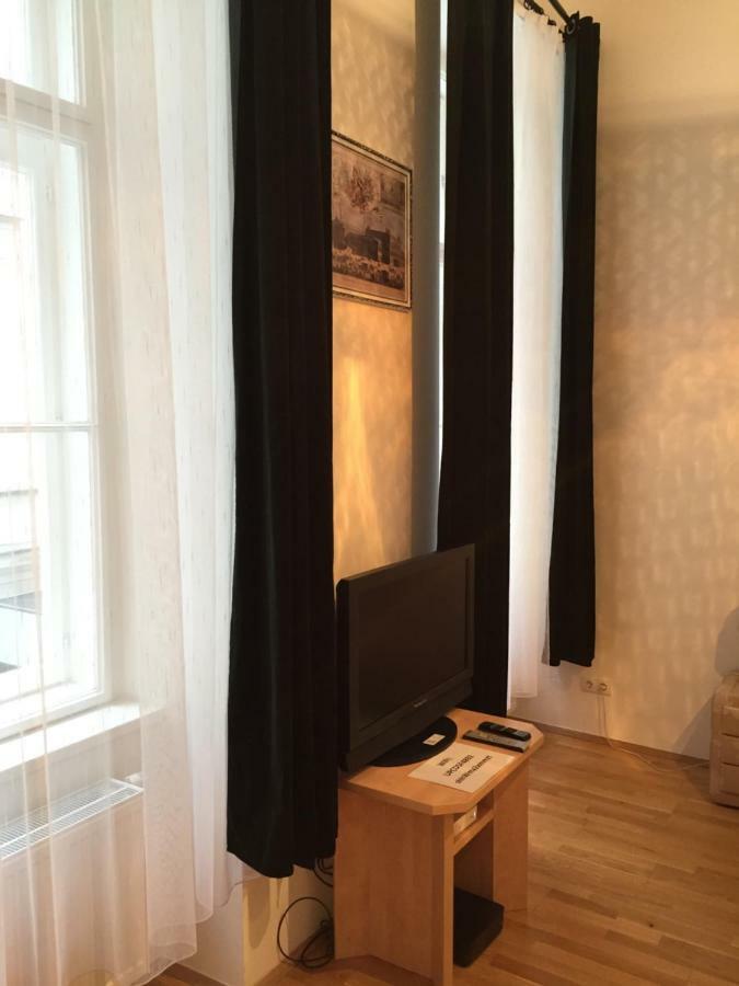 Apartment Opera 1 *