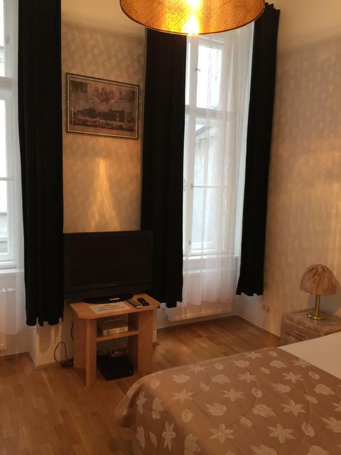Apartment Opera 1 *