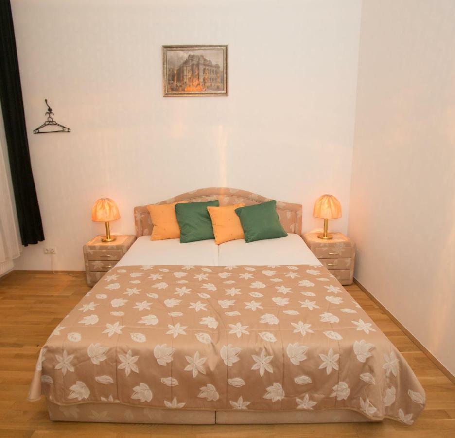 Opera 1 Apartment