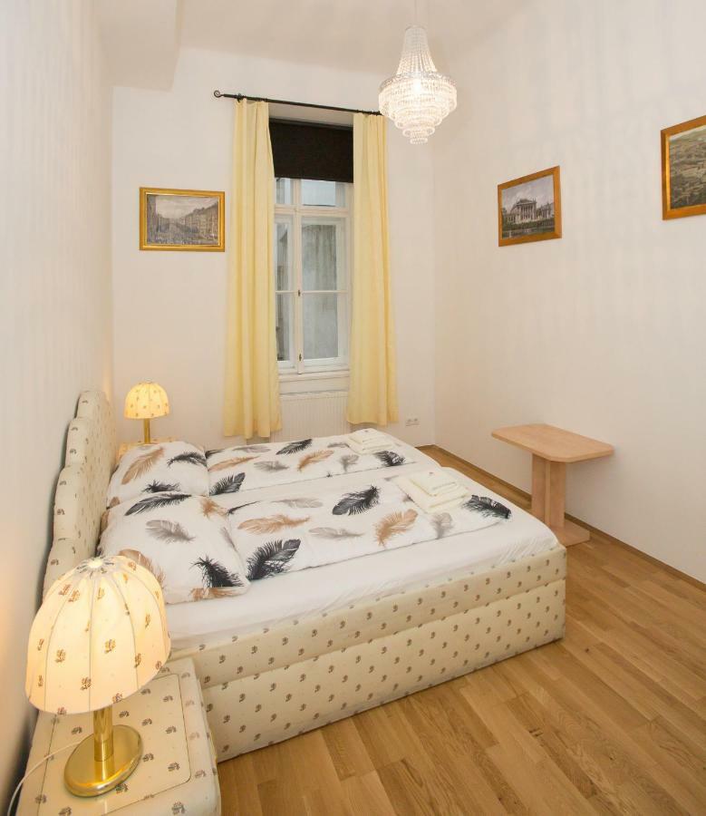 Apartment Opera 1 *