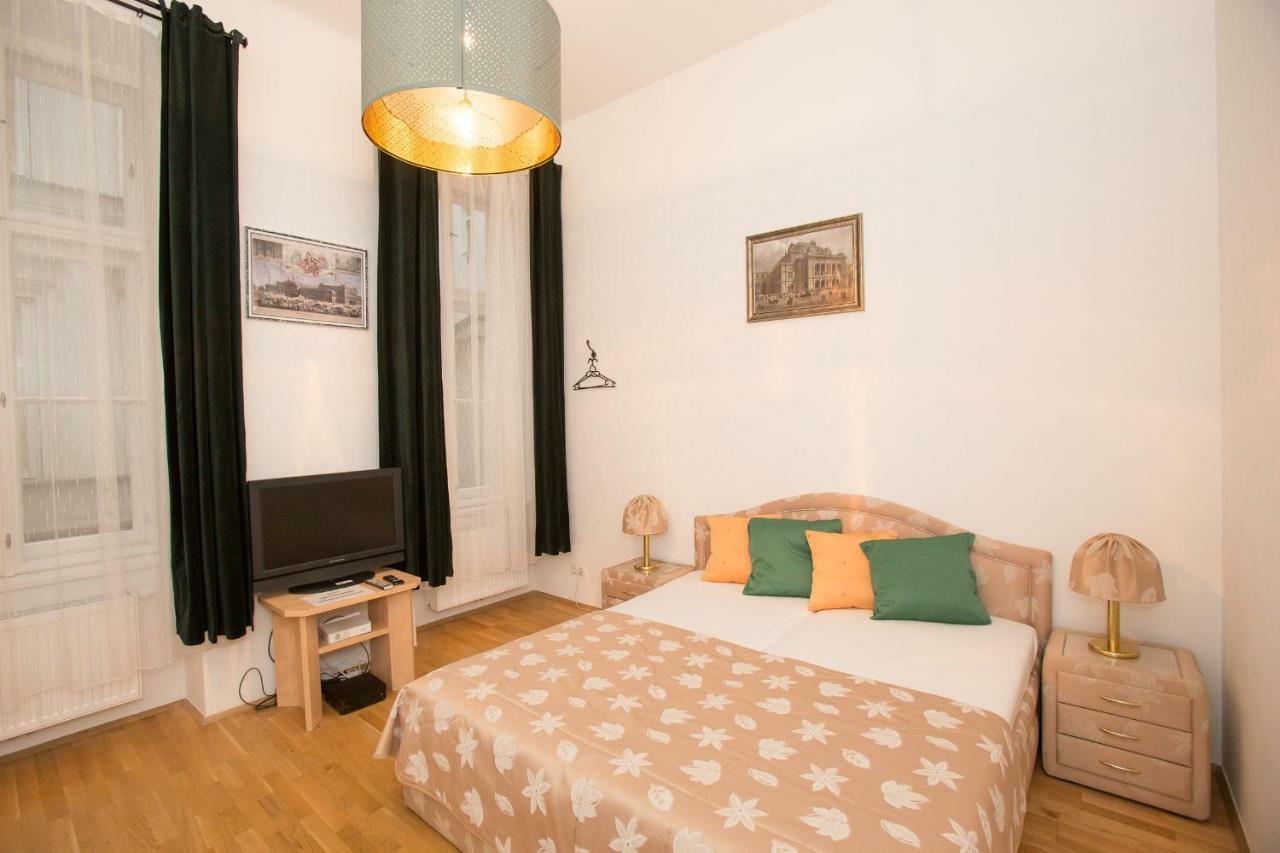Opera 1 Apartment
