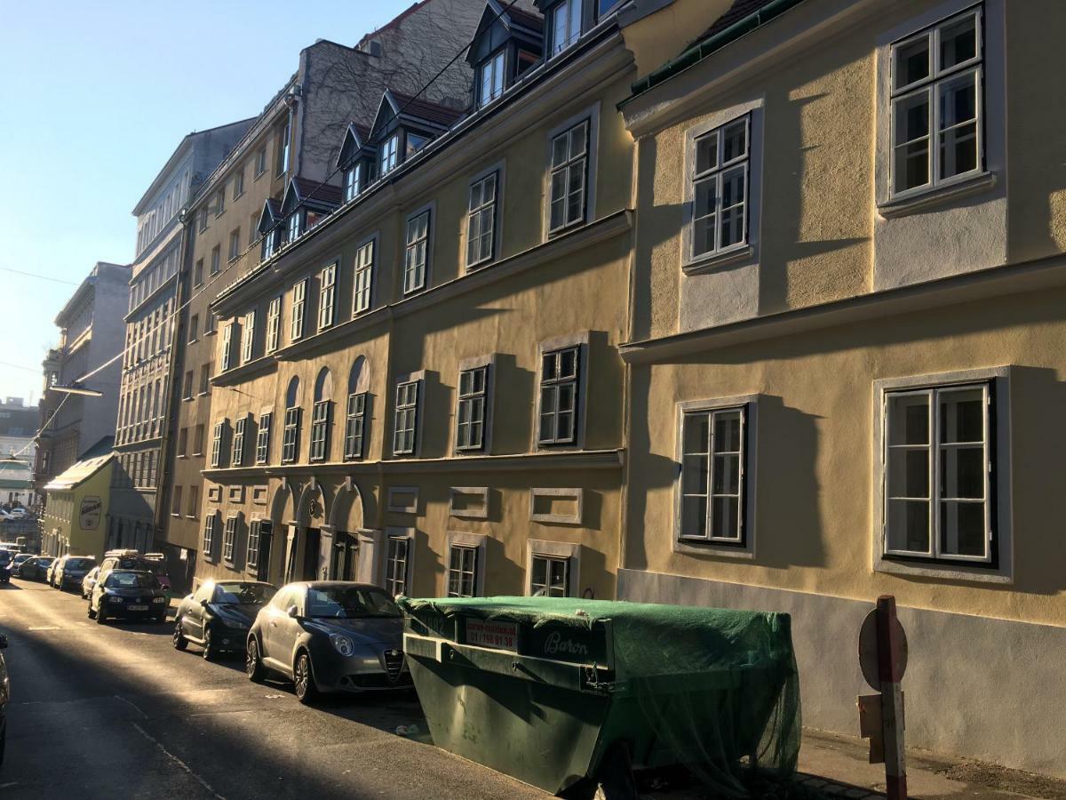 Premium Naschmarkt Ii *