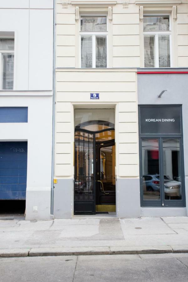 Urania - Mai's Vienna