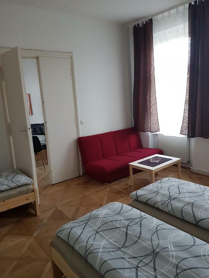 Gerald's 12 Apartment *