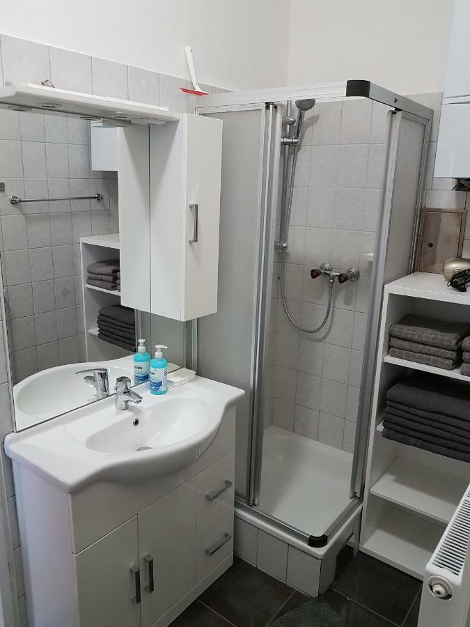 Gerald's 12 Apartment