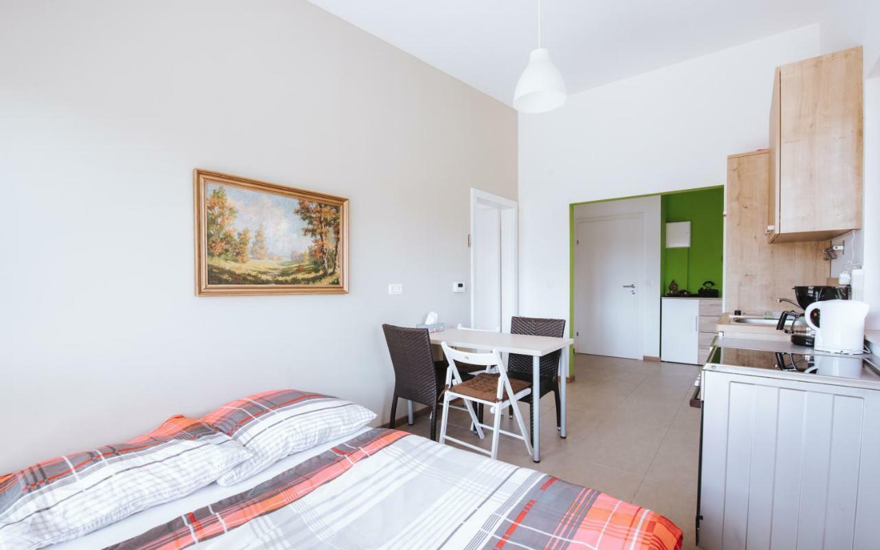 B Apartment *